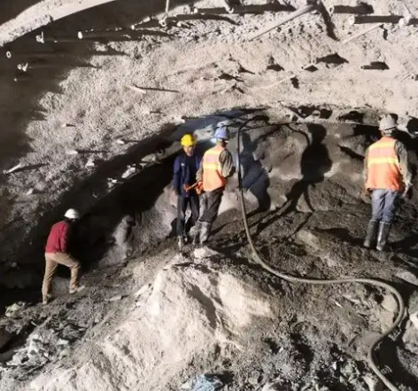 会宁拱顶带模注浆料的施工流程及注意事项